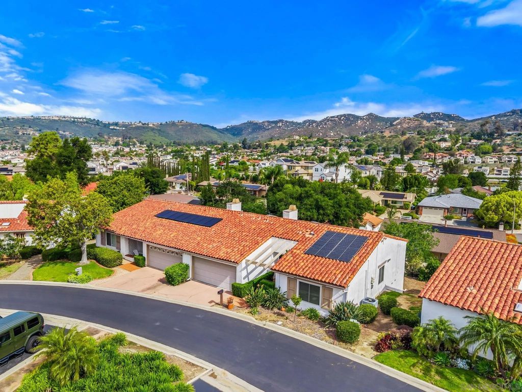 Photo of 1364 Miraflores Gln, Escondido, CA 92026 (MLS # 260009611)