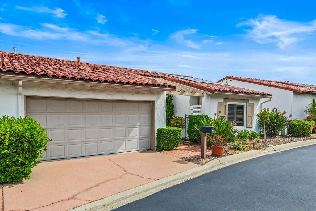 Photo of 1364 Miraflores Gln, Escondido, CA 92026 (MLS # 260009611)