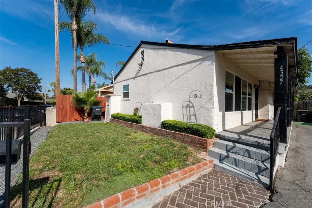 4327 E Philo