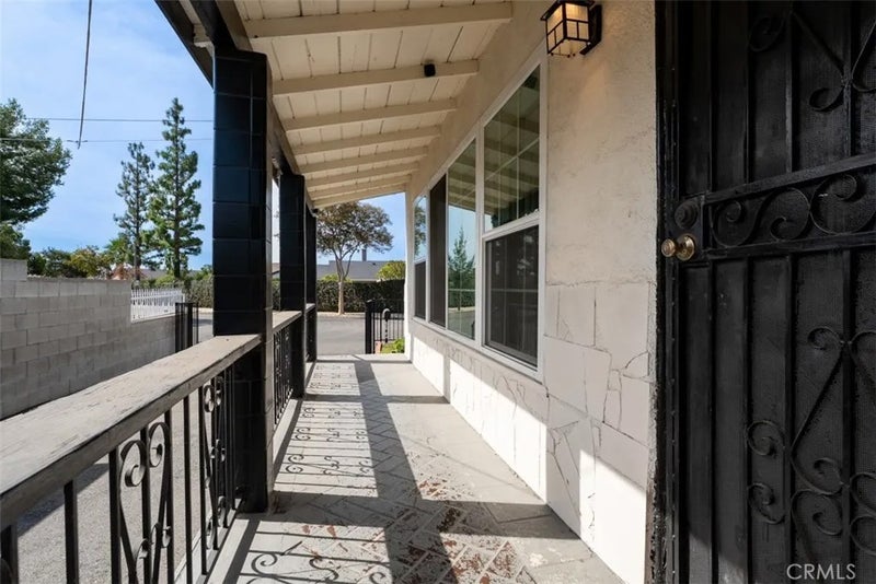4327 E Philo