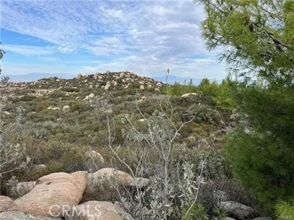 Photo of 0 Calle Paramo, Murrieta, CA 92562 (MLS # SW26118231)
