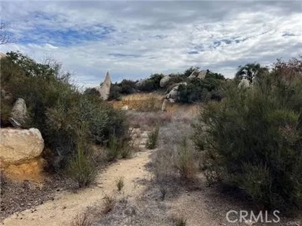 Photo of 0 Calle Paramo, Murrieta, CA 92562 (MLS # SW26118231)