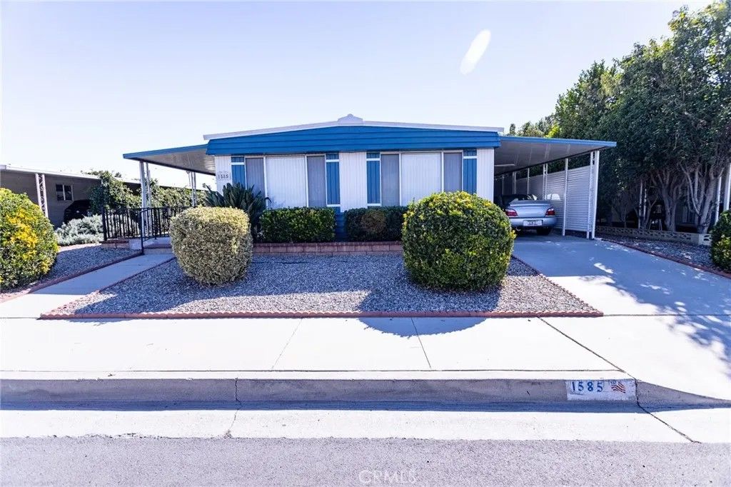 Photo of 1585 W Johnston Ave, Hemet, CA 92543 (MLS # SW25251687)
