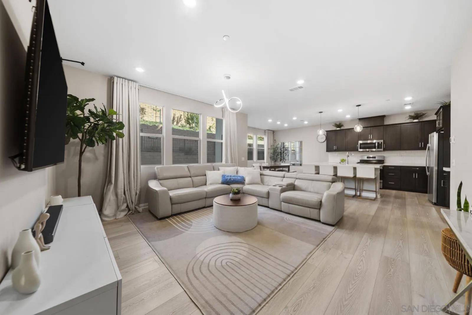 2208 Trevi Cir