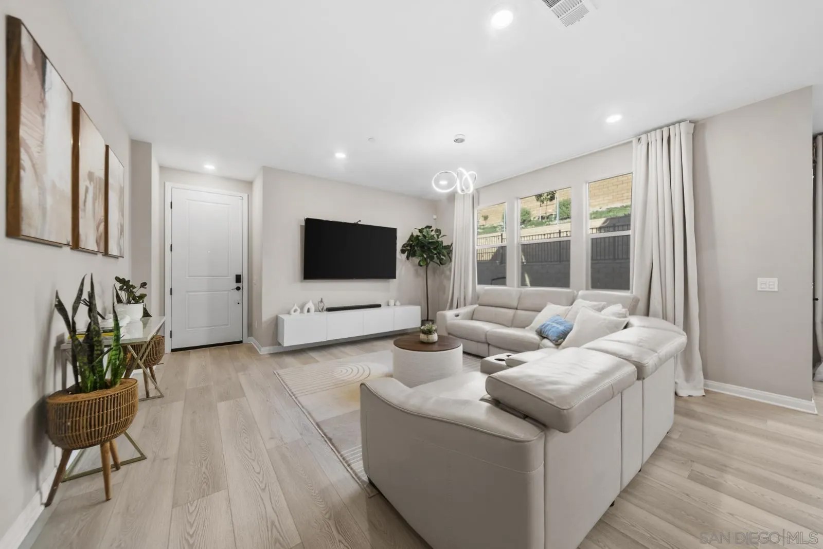 2208 Trevi Cir