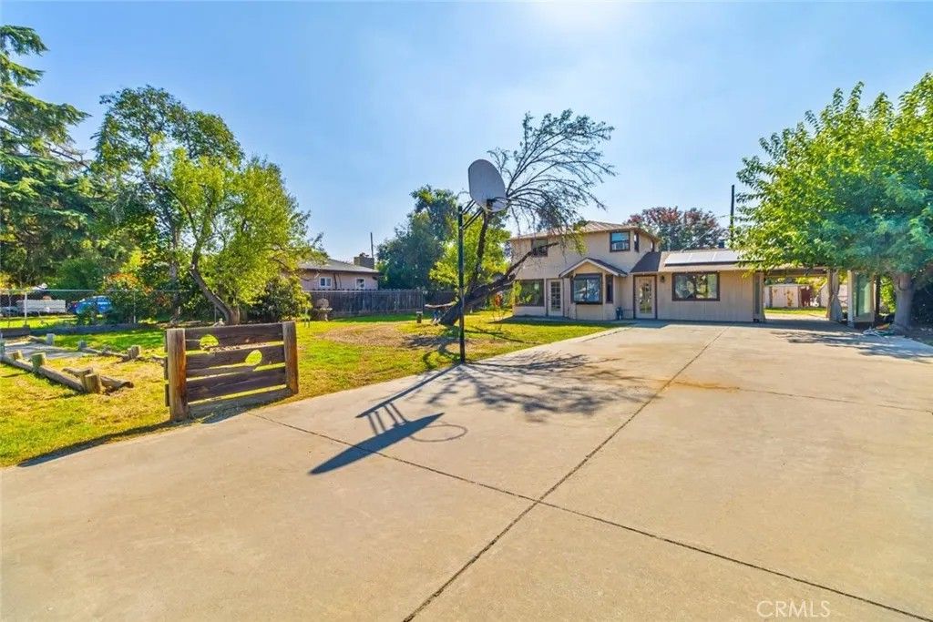 Photo of 5132 E Washington Ave, Fresno, CA 93727 (MLS # FR26064521)