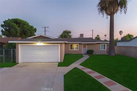 Photo of 1083 Lorraine Pl, Rialto, CA 92376 (MLS # IV25246064) Photo of 1083 Lorraine Pl, Rialto, CA 92376 (MLS # IV25246064)