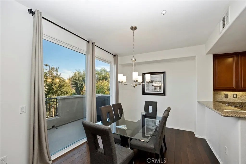 31205 Strawberry Tree