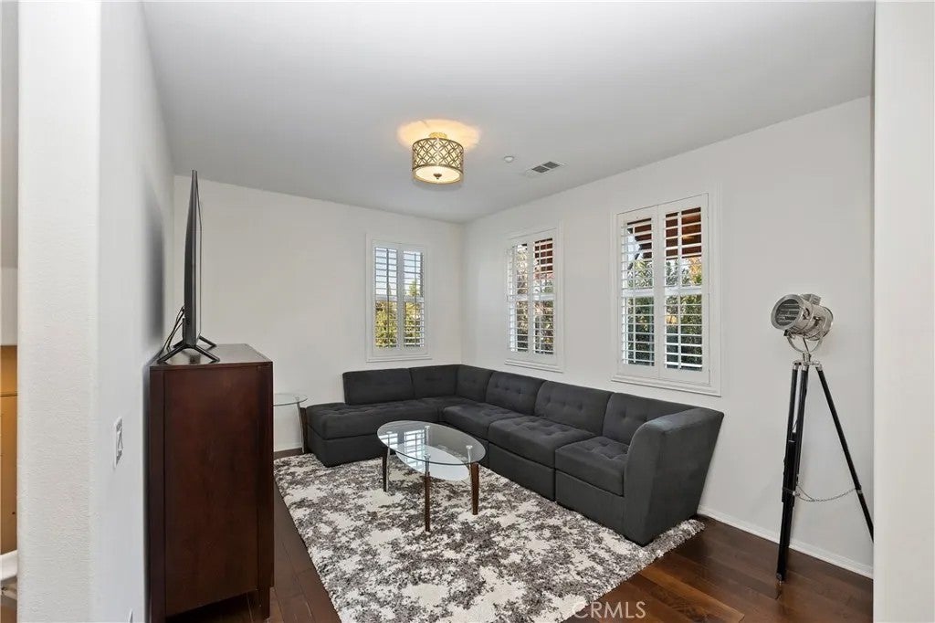 31205 Strawberry Tree