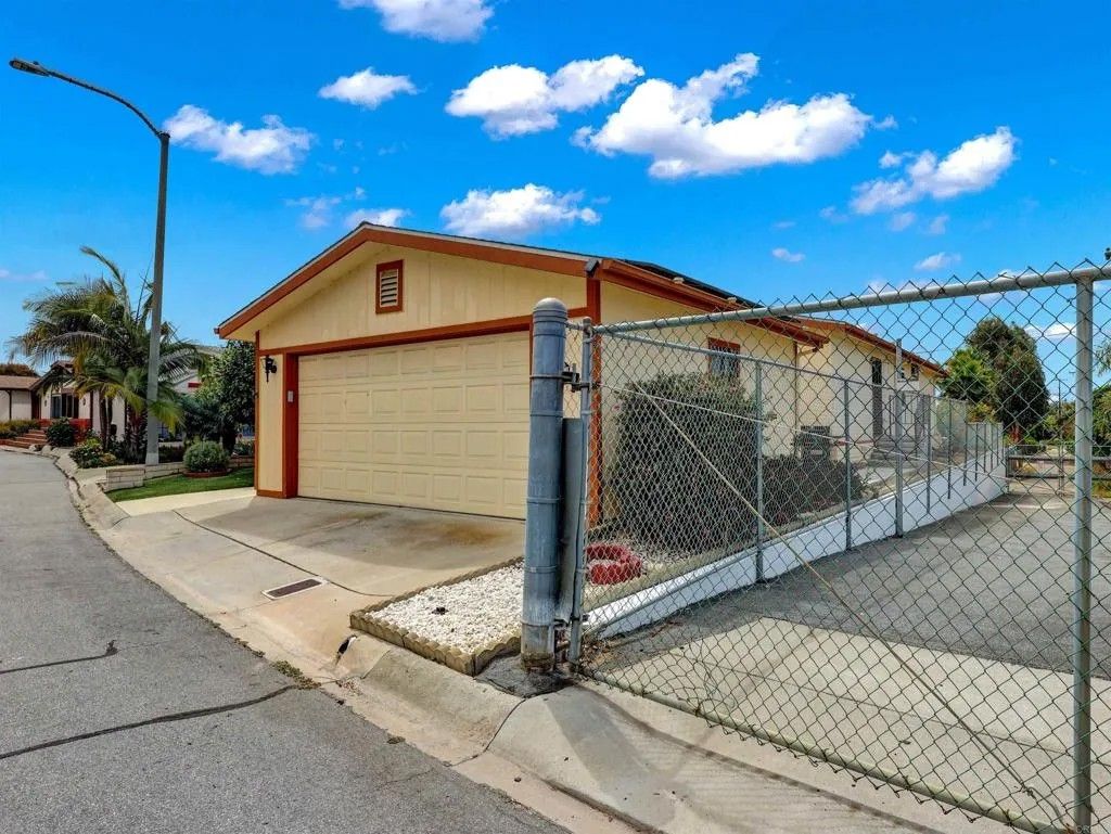 Photo of 1164 Via Santa Paulo, Vista, CA 92081 (MLS # NDP2603140)