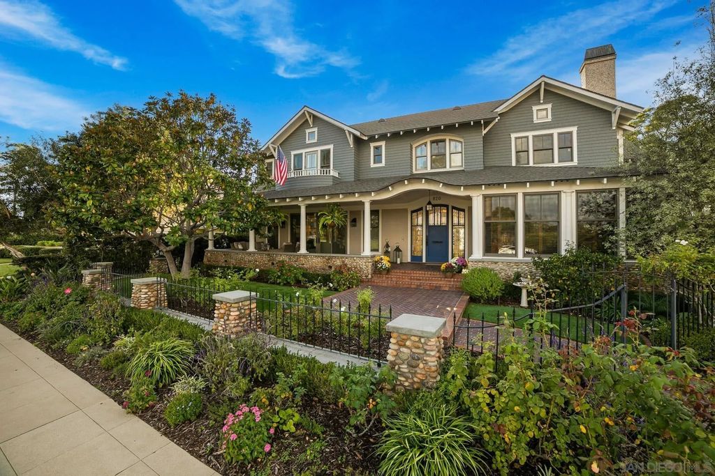 Photo of 820 Glorietta Blvd, Coronado, CA 92118 (MLS # 260007797)