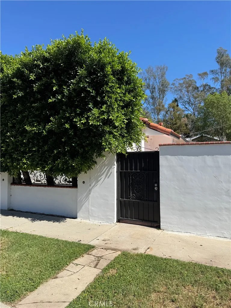 5230 Seville Avenue