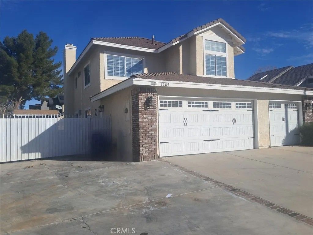 Photo of 1609 Silvia Ave, Lancaster, CA 93535 (MLS # SR26013550)