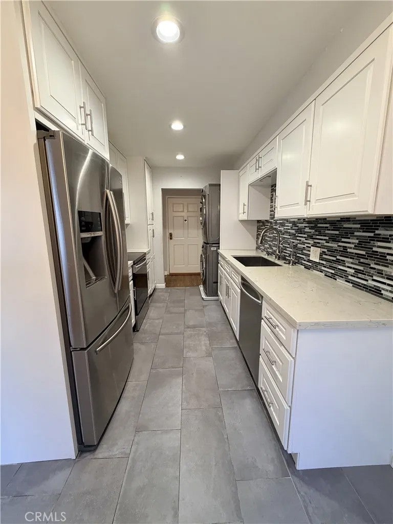 377 W California 27