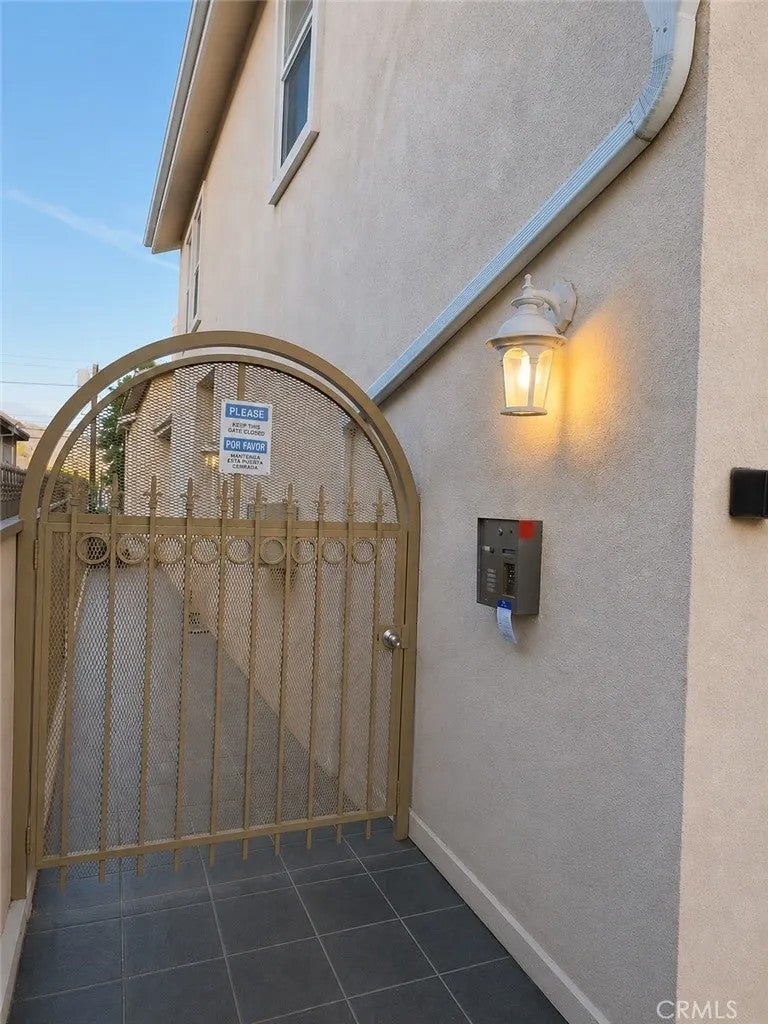 2318 N Fairview Street 101