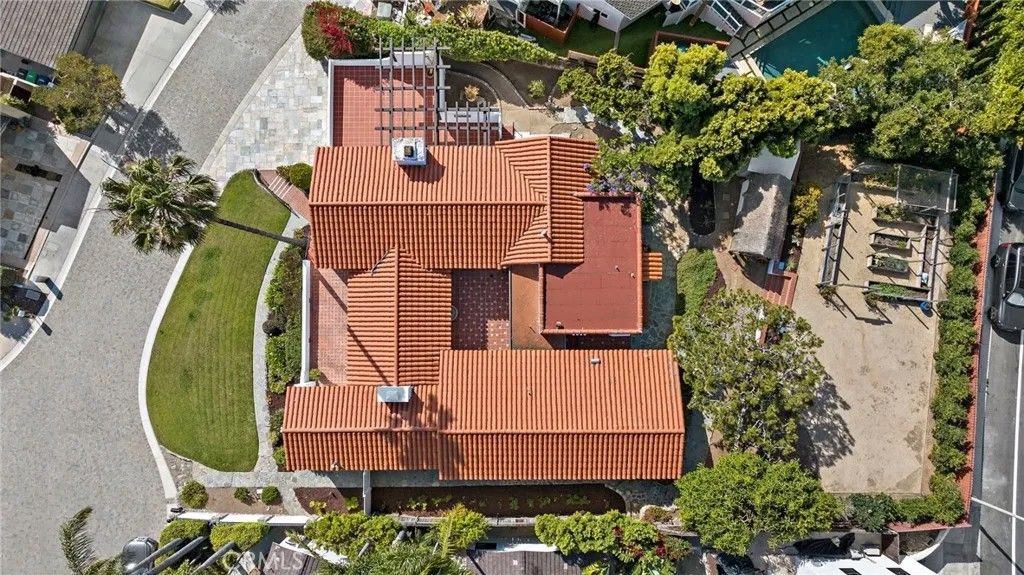 Photo of 4 Camel Point Drive, Laguna Beach, CA 92651 (MLS # LG26095593)