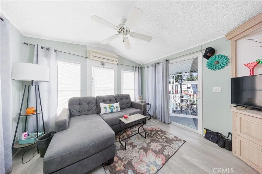 2750 W Acacia L14