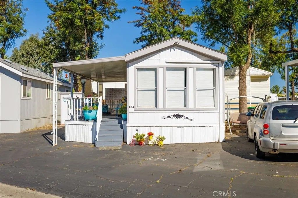 Photo of 2750 W Acacia Ave #L14, Hemet, CA 92545 (MLS # SW26060618)