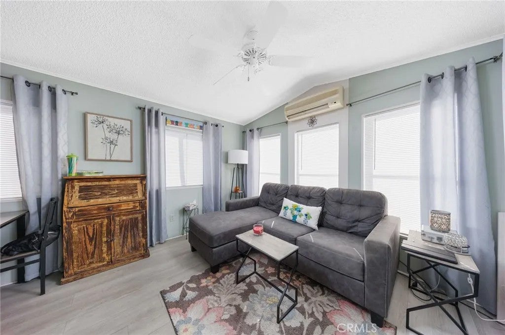 2750 W Acacia L14