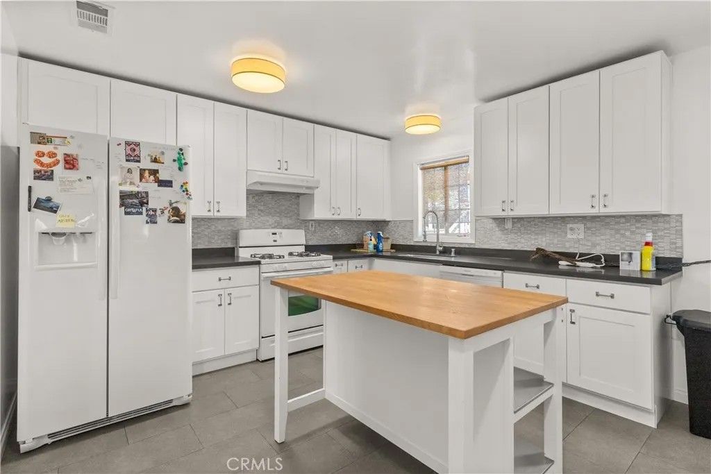 Photo of 3124 Helms Avenue, Los Angeles, CA 90034 (MLS # OC26022349)