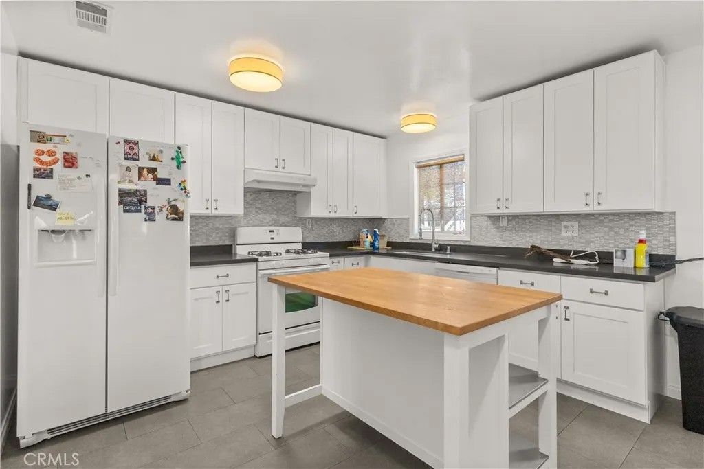 Photo of 3124 Helms Avenue, Los Angeles, CA 90034 (MLS # OC26022349)