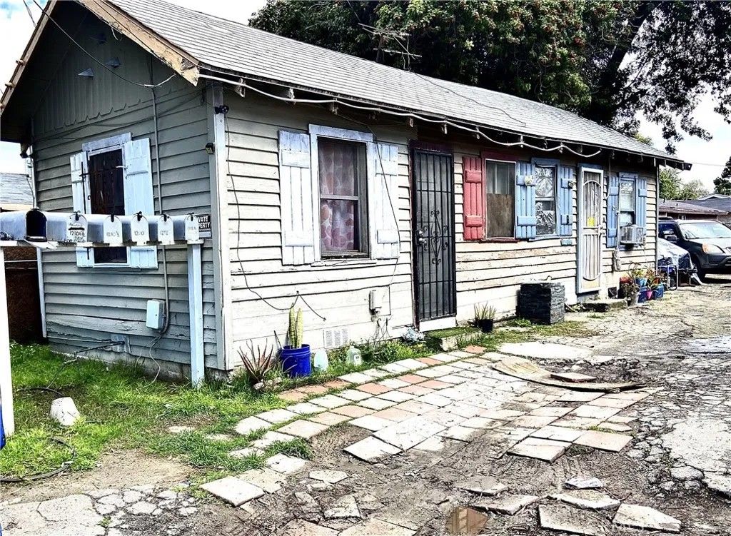 Photo of 12106 S Willowbrook Ave, Compton, CA 90222 (MLS # TR25280588)