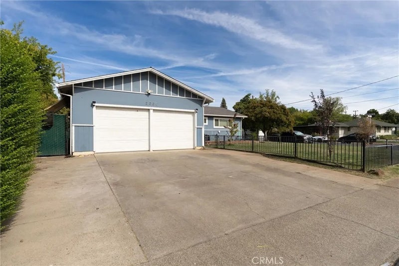 2220 Mariposa Avenue