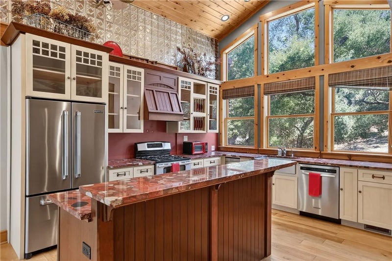 1350 Ditmas