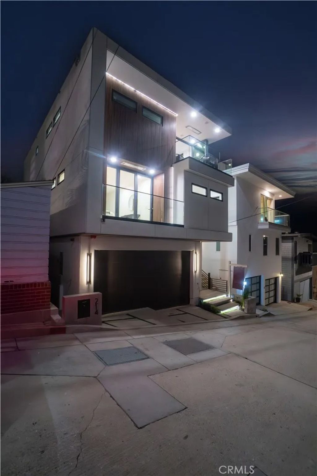 Photo of 214 El Porto Street, Manhattan Beach, CA 90266 (MLS # SB26045162)