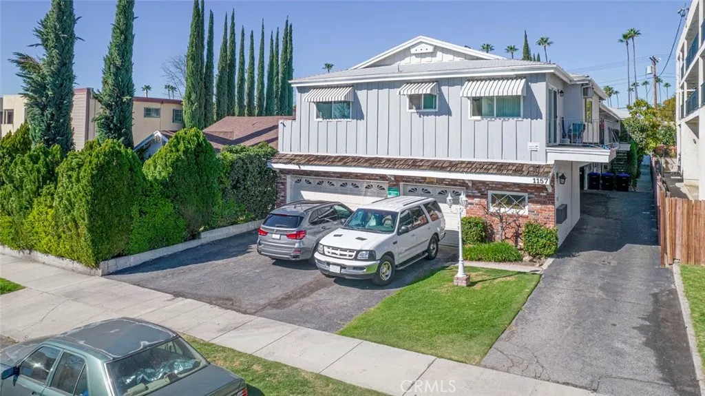 1157 Justin Avenue