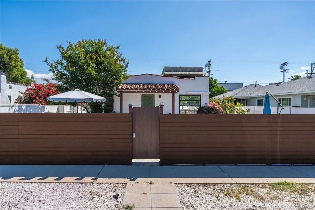 Photo of 5512 Willowcrest Ave, North Hollywood, CA 91601 (MLS # PF26085558)