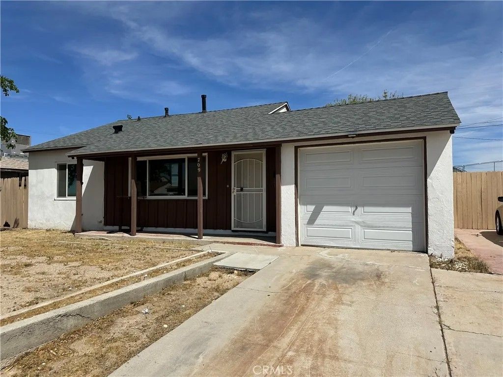 Photo of 709 Caliente Dr, Barstow, CA 92311 (MLS # HD26080899)