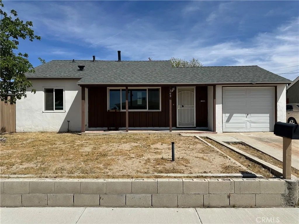 Photo of 709 Caliente Dr, Barstow, CA 92311 (MLS # HD26080899)
