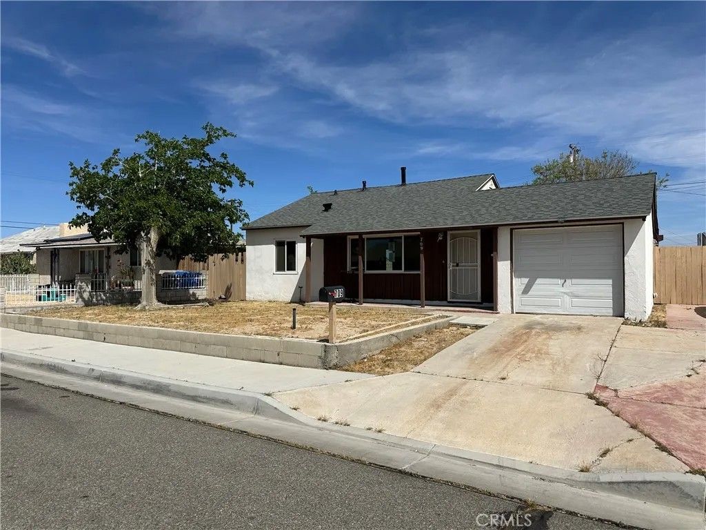Photo of 709 Caliente Dr, Barstow, CA 92311 (MLS # HD26080899)