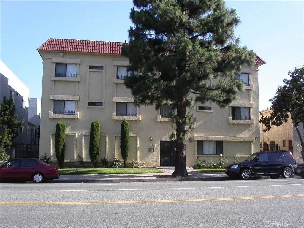 Photo of 17312 Chatsworth Street #B, Granada Hills, CA 91344 (MLS # SR26041430)