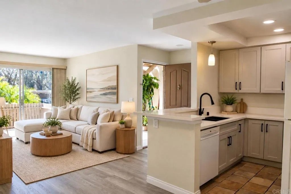 Photo of 432 Edgehill Lane, Oceanside, CA 92054 (MLS # NDP2609287)
