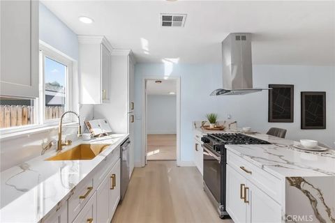 Tiny photo for 14032 Woodlawn Ave, Tustin, CA 92780 (MLS # PW25248539)