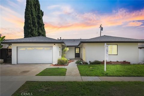 Photo of 14032 Woodlawn Ave, Tustin, CA 92780 (MLS # PW25248539) Photo of 14032 Woodlawn Ave, Tustin, CA 92780 (MLS # PW25248539)