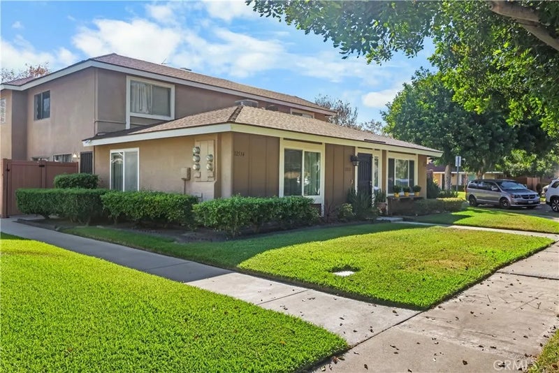 12532 Vicente Pl