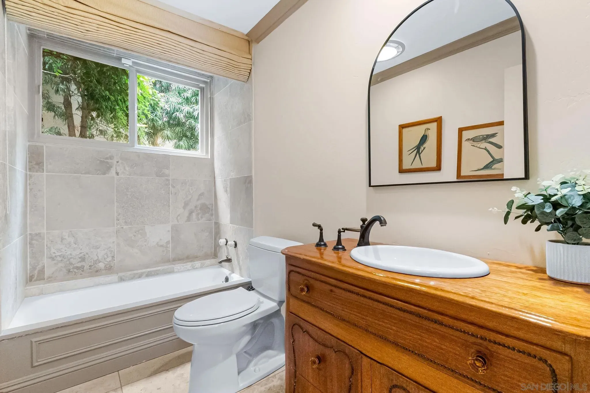 La Jolla, California 92037, United States, 2 Bedrooms Bedrooms, ,3 BathroomsBathrooms,Residential,Active,221999