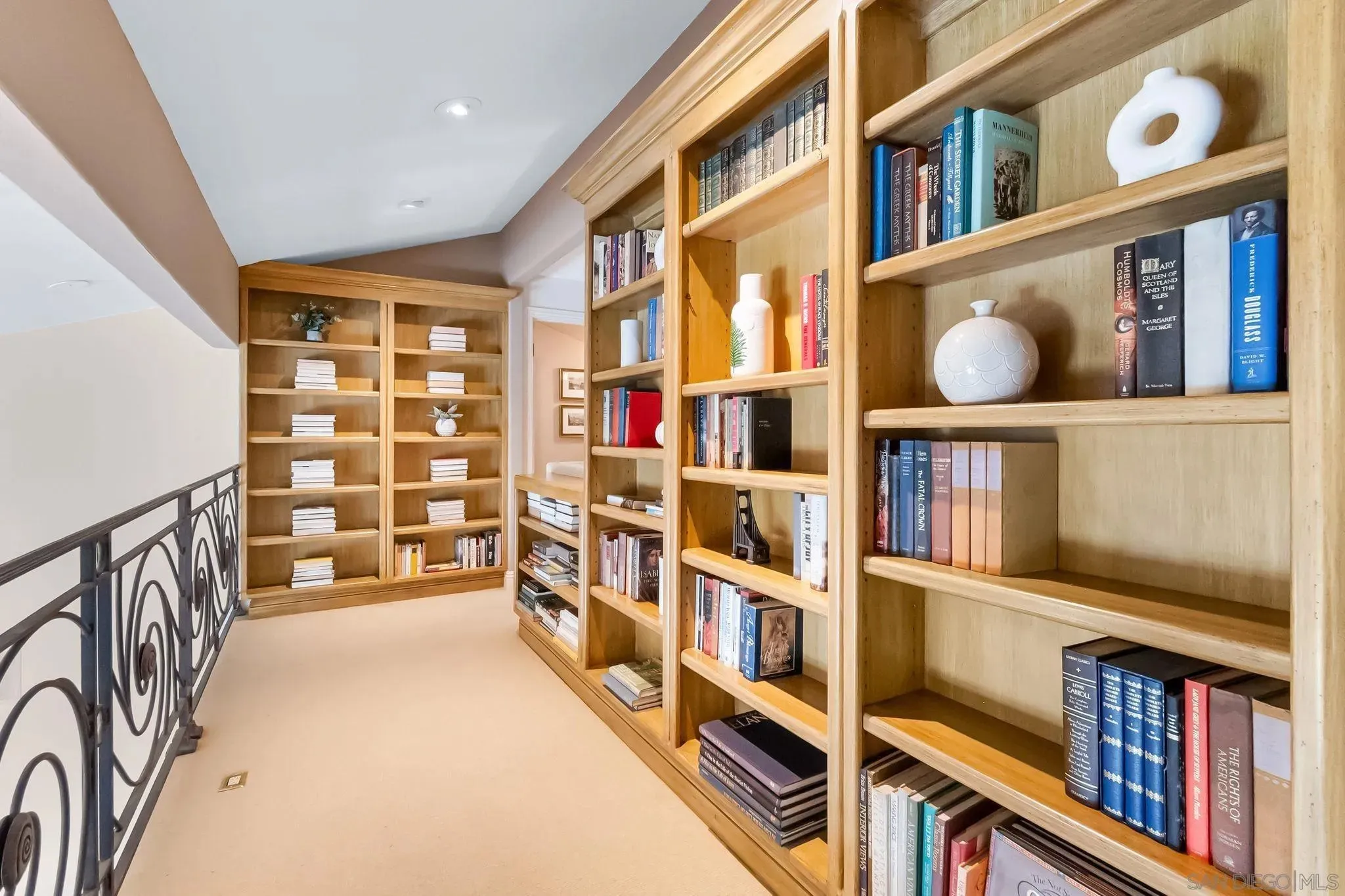 La Jolla, California 92037, United States, 2 Bedrooms Bedrooms, ,3 BathroomsBathrooms,Residential,Active,221999