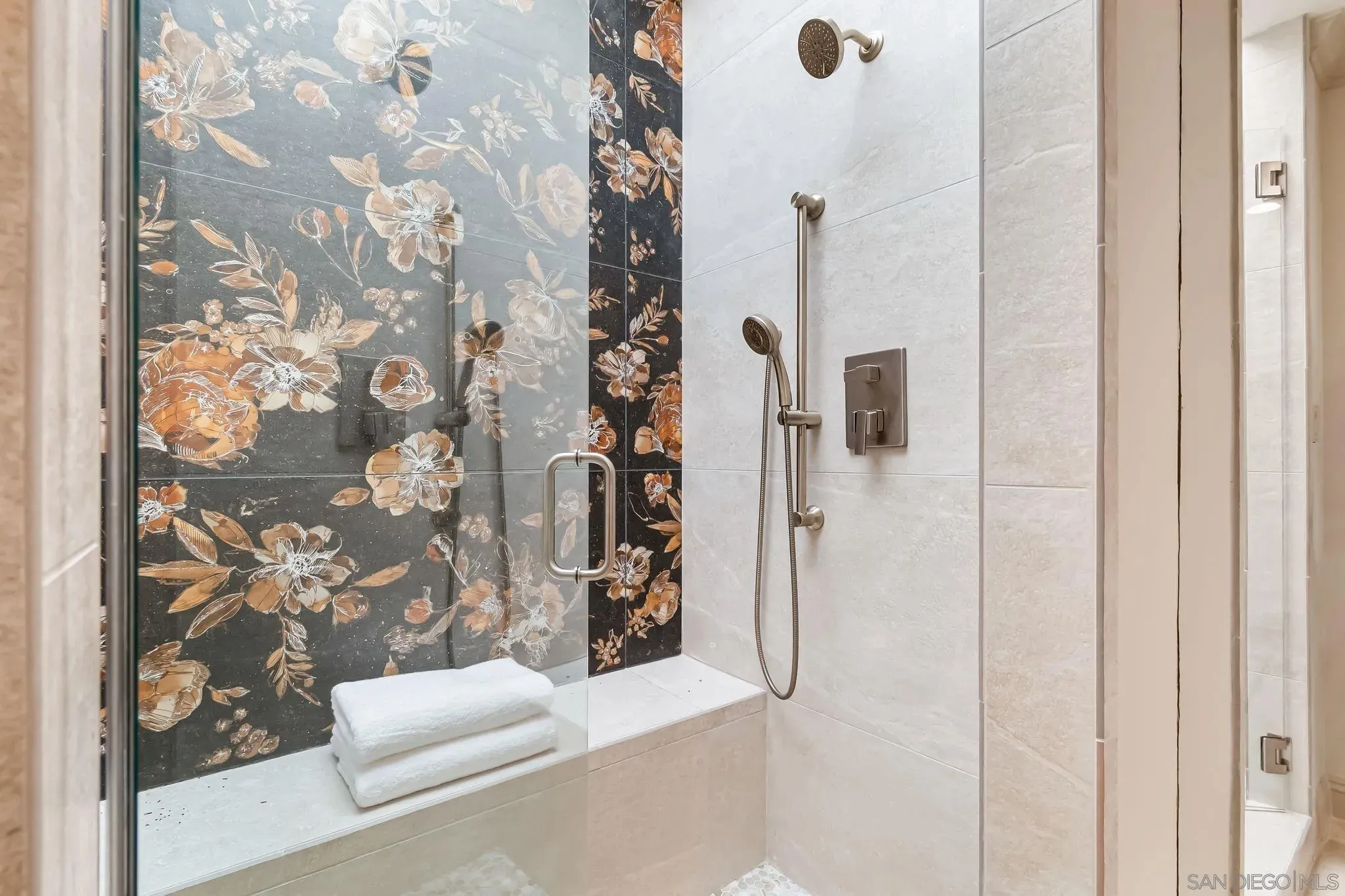 La Jolla, California 92037, United States, 2 Bedrooms Bedrooms, ,3 BathroomsBathrooms,Residential,Active,221999