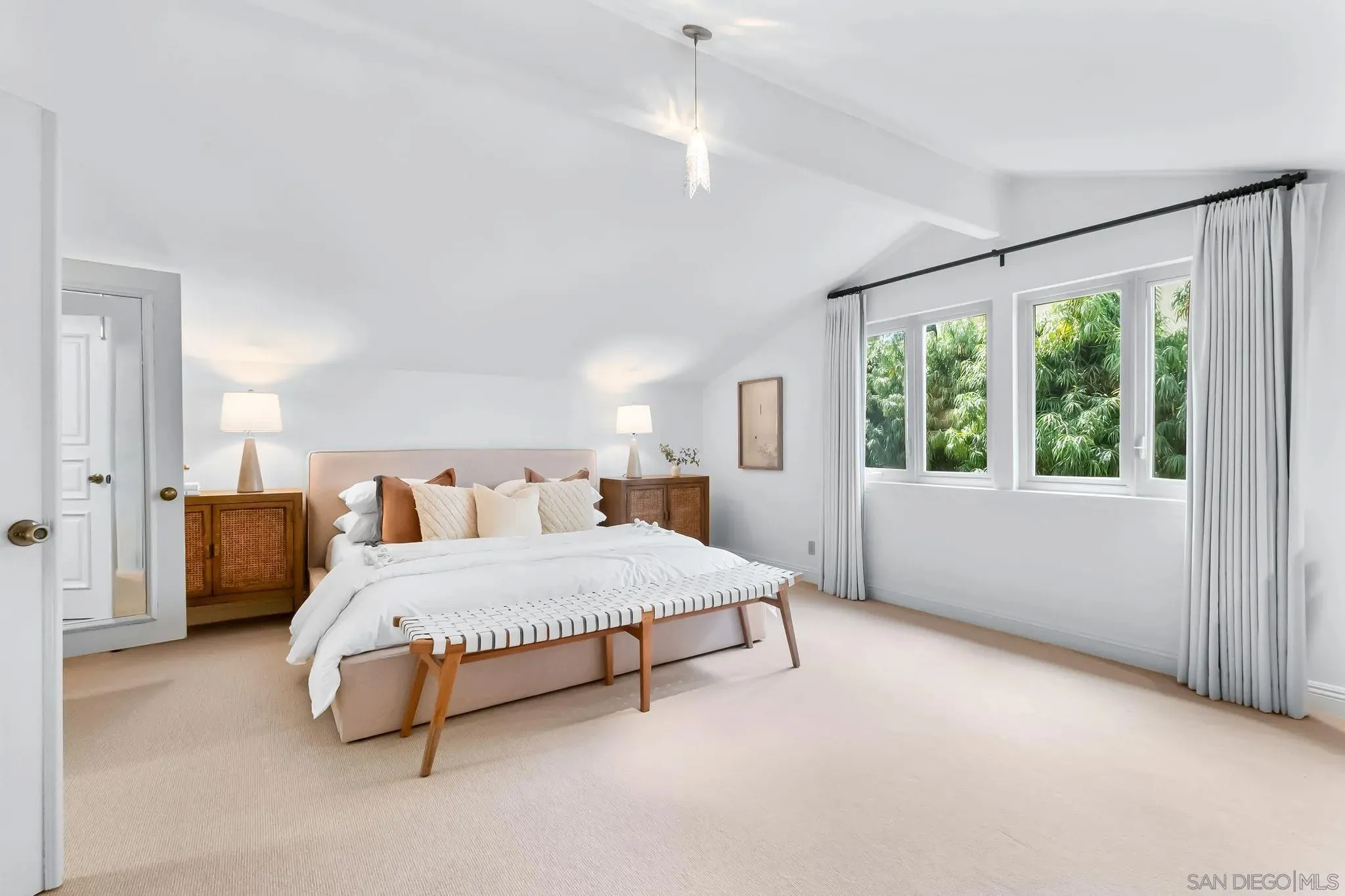 La Jolla, California 92037, United States, 2 Bedrooms Bedrooms, ,3 BathroomsBathrooms,Residential,Active,221999