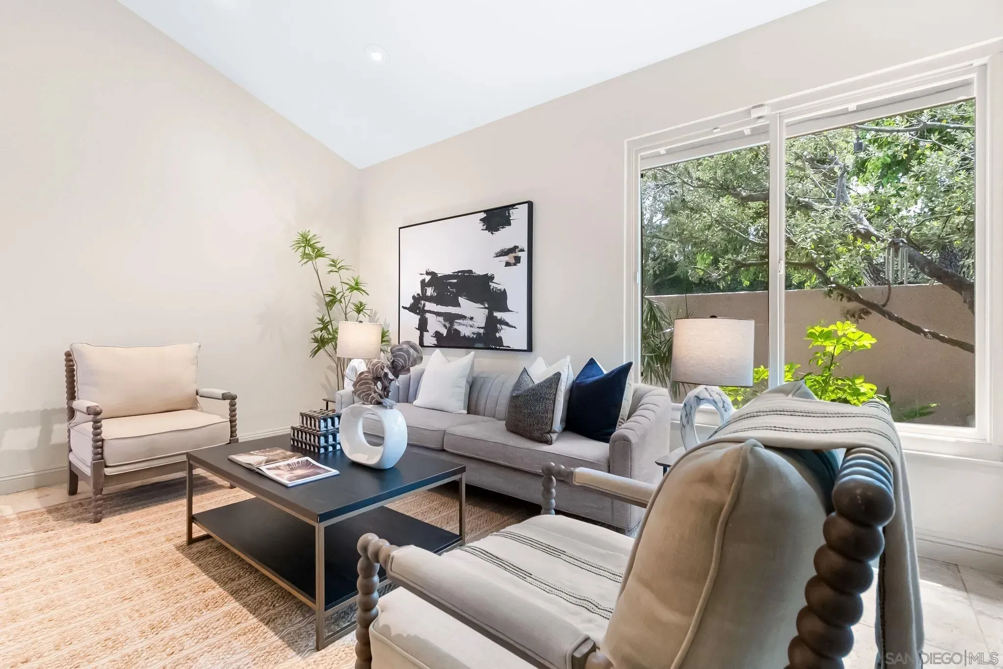 La Jolla, California 92037, United States, 2 Bedrooms Bedrooms, ,3 BathroomsBathrooms,Residential,Active,221999