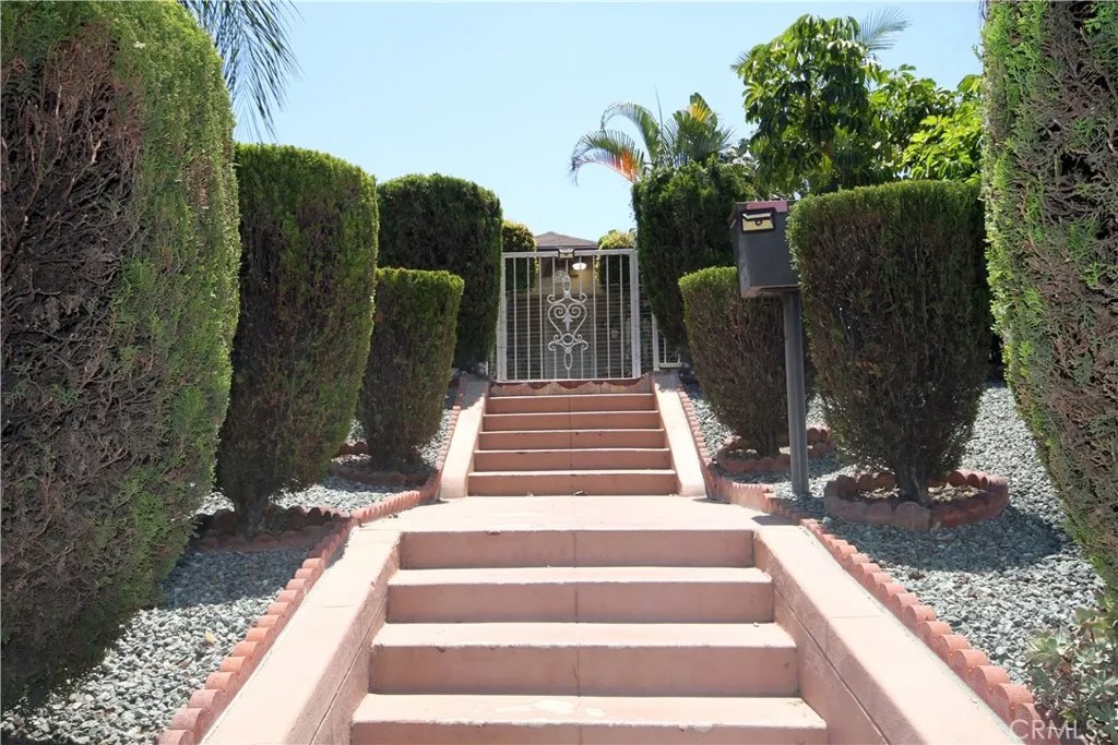 1036 S Grande Vista