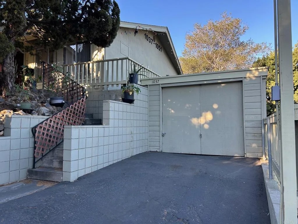 1037 Meadowlake Drive