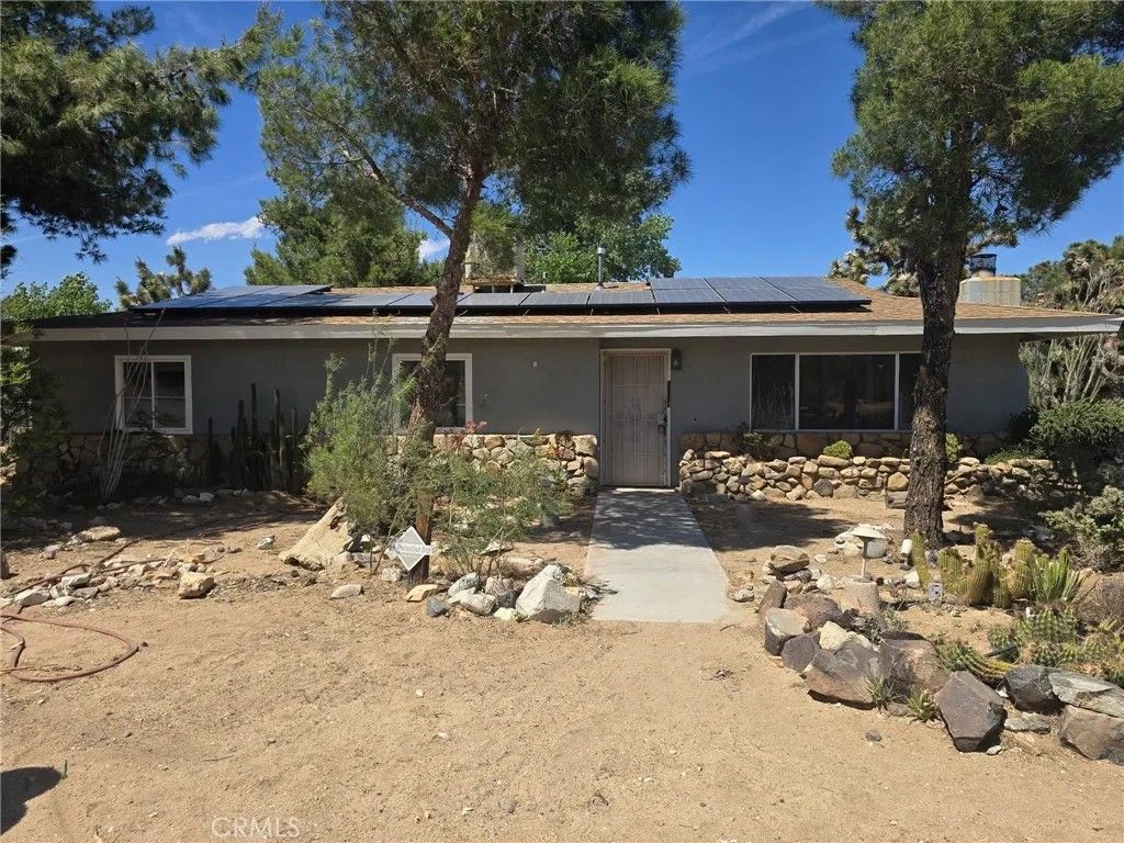 Photo of 56484 Onaga Trl, Yucca Valley, CA 92284 (MLS # CV26089666)