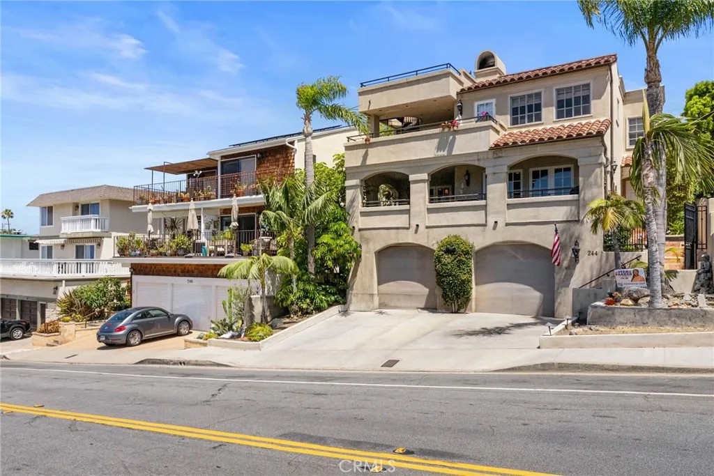 244 W Mariposa A