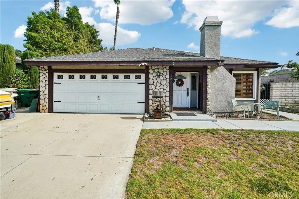 Photo of 1925 S Starfire Avenue, Corona, CA 92879 (MLS # TR25252394)