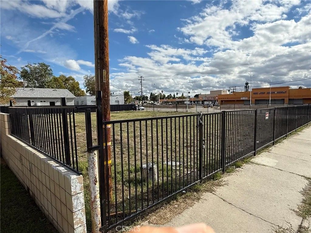 Photo of 548 W Marshall Blvd, San Bernardino, CA 92405 (MLS # SW25267690)